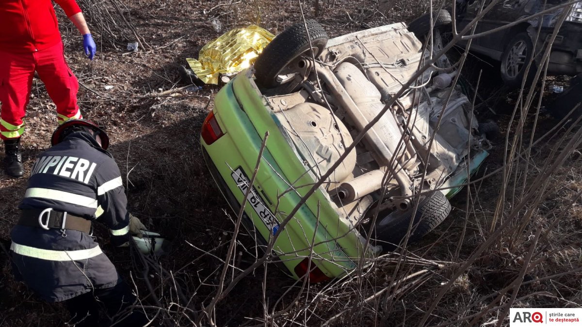 Accident între în Opel, un VW și o Dacie, soldat cu un mort, lângă Nădab