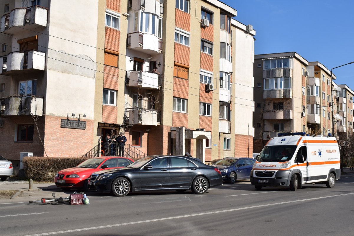 Mercedes contra biciclist pe str. Banu Mărăcine