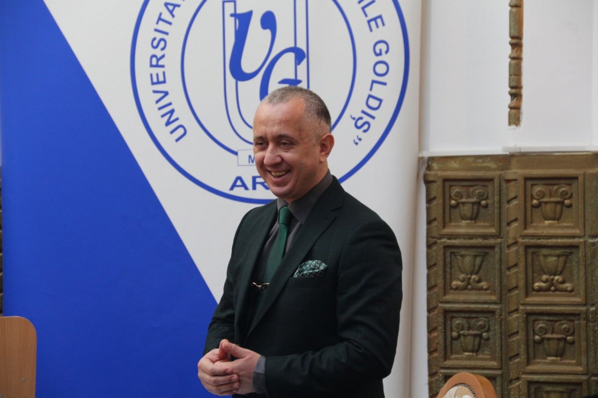 Conferinţă privind rolul Uniunii Europene, susţinută de prof. univ. dr. Adrian Ivan, rectorul Academiei Naţionale de Informaţii „Mihai Viteazul” din Bucureşti la UVVG