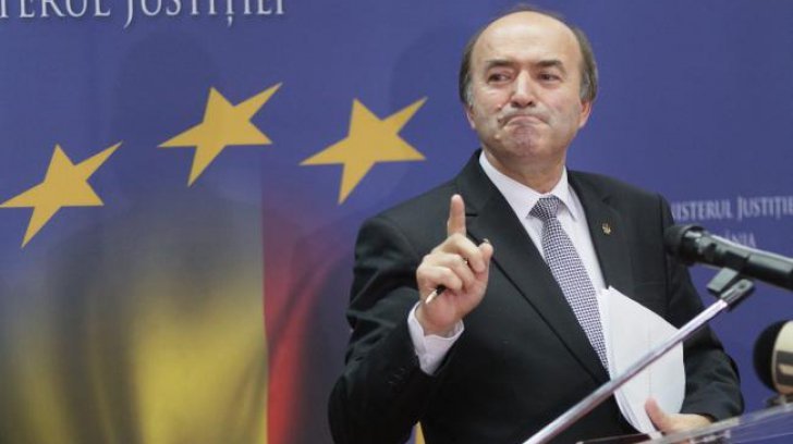 Înfrângere usturătoare pentru Tudorel Toader, a renunţat la articole controversate din OUG 7