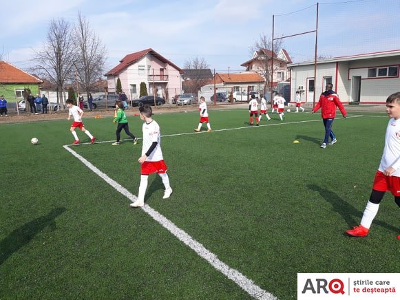 Terenul sintetic de pe Șega a fremătat sâmbătă  de zburdălnicia  tinerilor fotbaliști