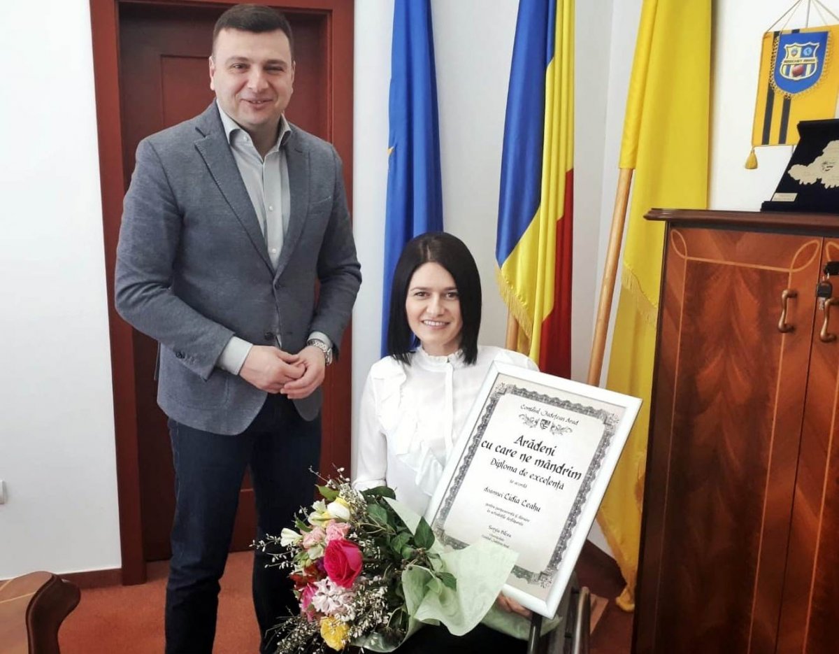 Lidia Leahu, o tânără greu încercată de soartă, a primit diploma „Arădeni cu care ne mândrim”