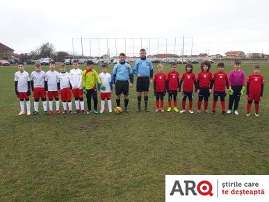 Deși a fost frig și vânt, sâmbătă, Baza sportivă” Viitorul” din Sînleani a fost plină de copii și părinți