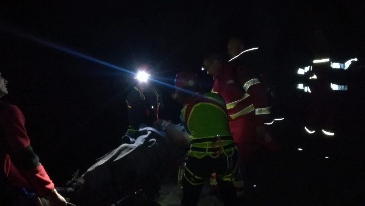 Imprudenţă plătită scump: un turist neatent a căzut de pe zidurile Cetăţii Şoimoş şi a pus pe jar mai multe echipaje de salvare (Foto-Video)