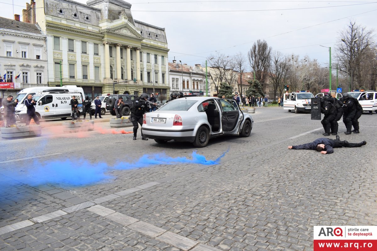 Atac armat la Arad ... de Ziua Poliției Române