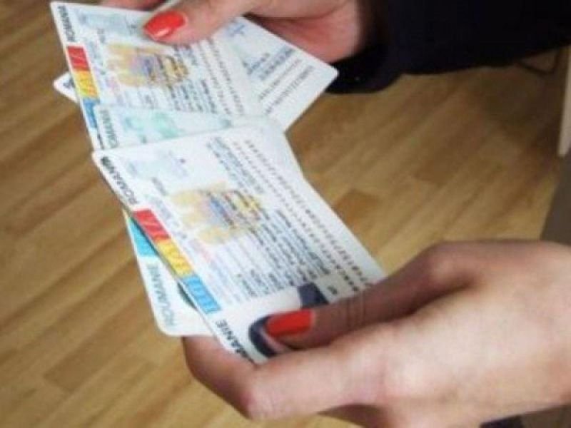 Arădenii care se întorc în țară în vacanța de Paști sunt invitați la Direcția Județeană de Evidență a Persoanelor