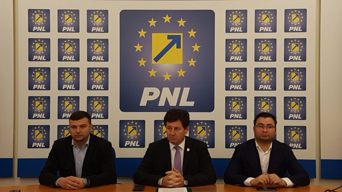 Iustin Cionca: „Parada miniștrilor PSD la Arad nu ajută cu absolut nimic arădenii sau dezvoltarea județului!”