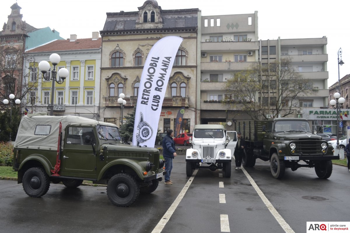 Parada de primăvară a vehiculelor istorice la Arad - prima apariție a unui camion istoric.