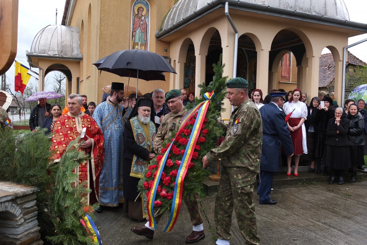 Slujire arhierească, binecuvântare de lucrări și sfințire de troiță