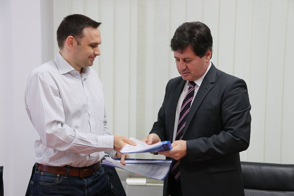 Iustin Cionca a semnat contractul pentru modernizarea drumului județean Bârsa-Moneasa-limită județ Bihor
