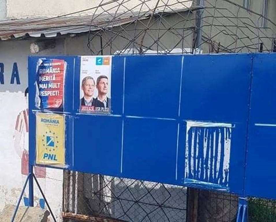 A început „bătălia electorală”. Vedeți cât trebuie să plătească un așa-zis militant care s-a apucat să rupă afișe / UPDATE: Un alt „viteaz”, un alt afiş vandalizat