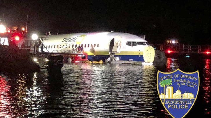 La un pas de catastrofă. Un avion cu 143 de oameni la bord a ajuns într-un râu