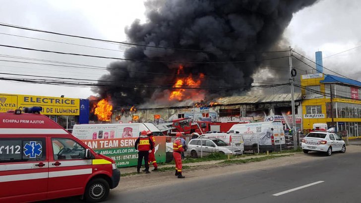 Incendiu violent, la un depozit din Ilfov. 28 de autospeciale intervin. EXPLOZII SUCCESIVE, fum dens