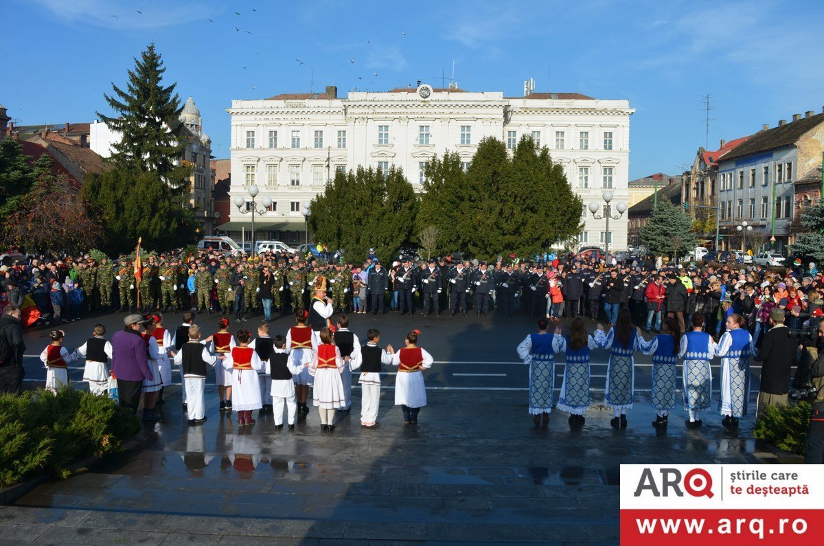 Piața Avram Iancu găzduiește, joi, manifestările dedicate Zilei Independenței, Zilei UE și Zilei Victoriei