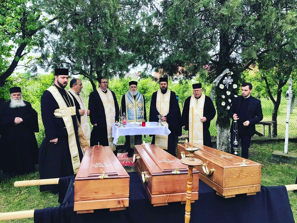 Osemintele părintelui profesor Petru Deheleanu și ale celorlalți membri ai familiei sale au fost reînhumate în cimitirul Mănăstirii Hodoș-Bodrog
