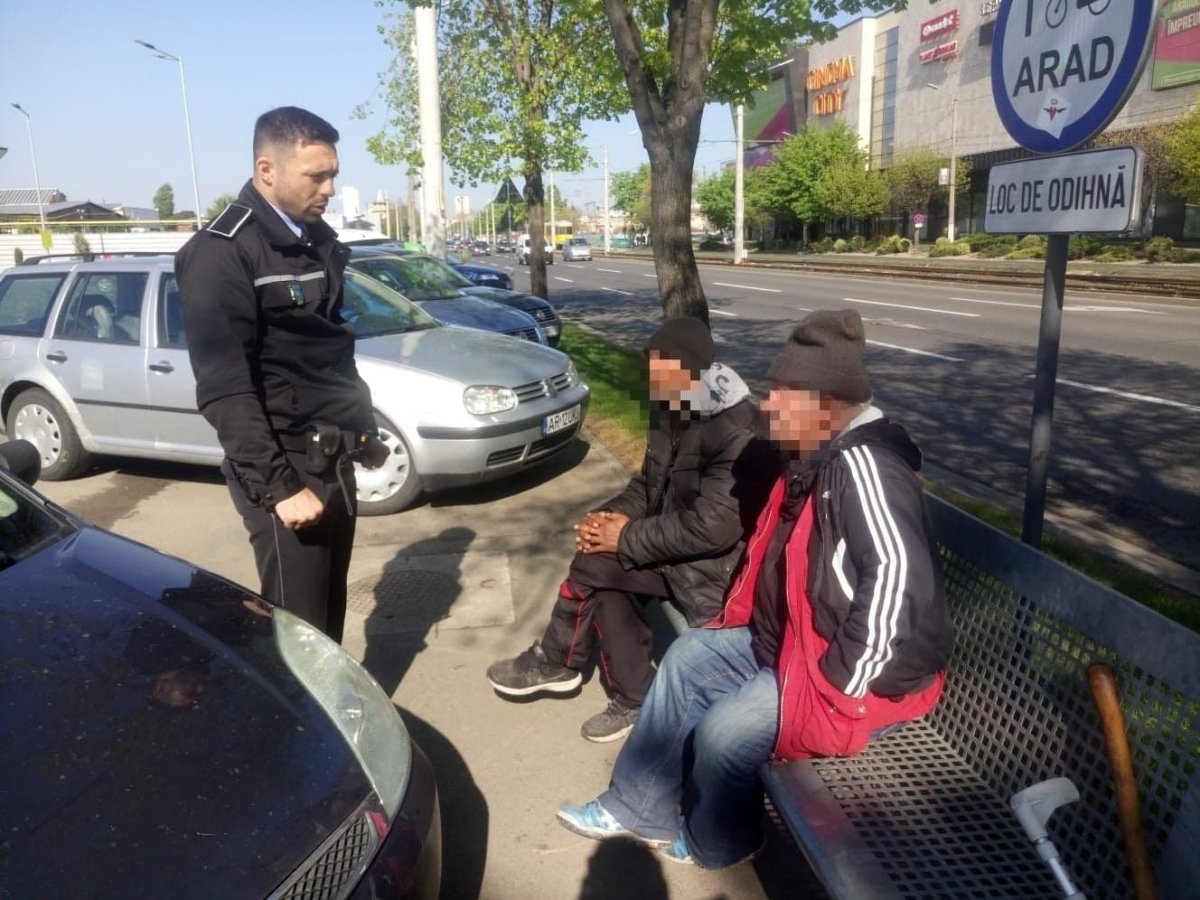 Cerșetorii din mai multe zone ale municipiului luați la bani mărunți de poliţiştii locali