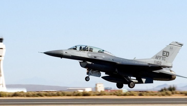 Avion F16, prăbușit peste o clădire, în SUA: mai multe victime