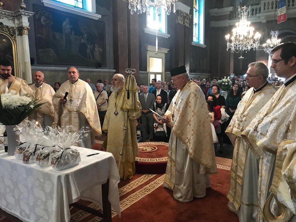 Liturghie Arhierească în Catedrala Veche din Arad, cu prilejul împlinirii unui veac de la înfiinţarea Corului ,,Armonia”