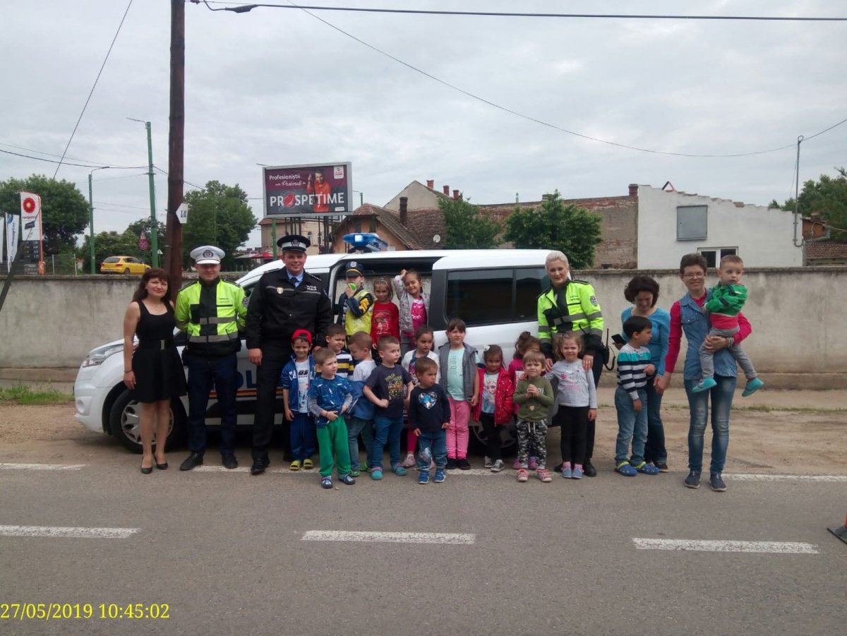 Poliţiştii locali „Pe strada copilăriei”