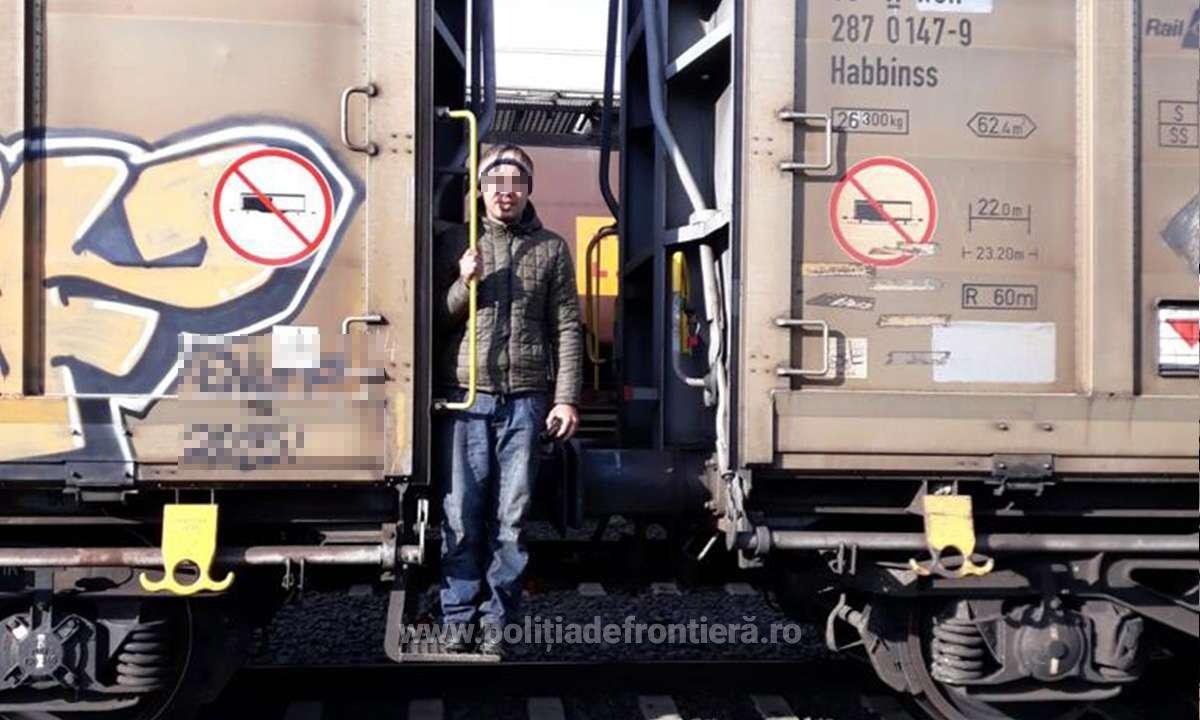 Un sirian si un marocan, ascunşi pe platforma unui tren de marfă, depistaţi la punctul de frontieră Curtici
