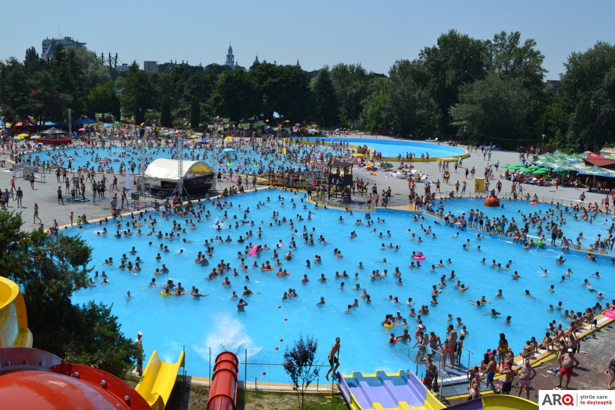 Codul galben de caniculă a umplut Ştrandul Neptun