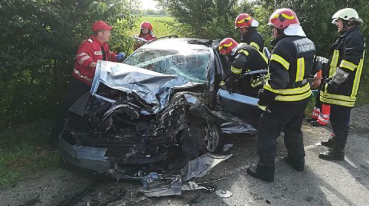 Grav accident în Brașov. O dubă CNAIR și un autoturism s-au ciocnit: 8 victime