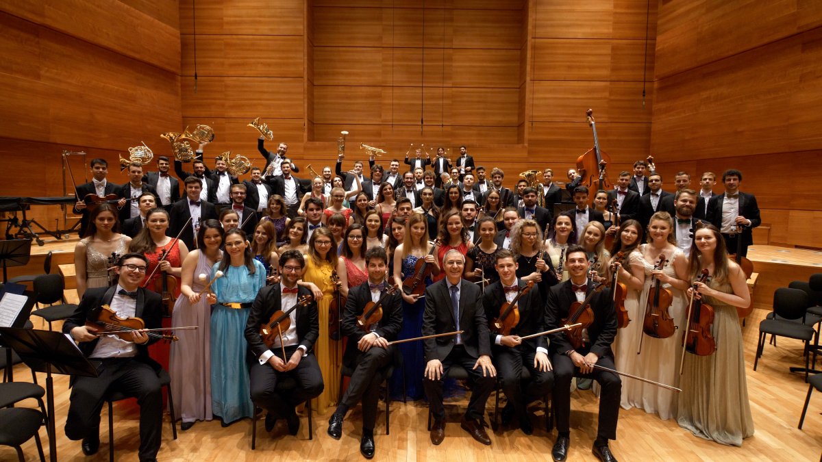 Orchestra Română de Tineret dirijată de Cristian Mandeal vine la Arad apoi pleacă la Budapesta