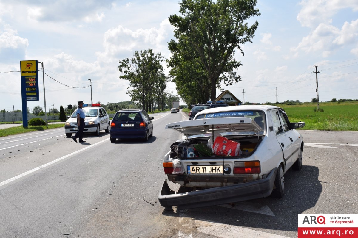 Accident cu VW contra Dacia și o femeie rănită lângă Hanul de la Răscruce