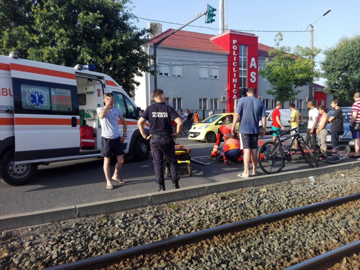 Femeie pe bicicletă, accidentată pe trecerea de pietoni în zona UTA