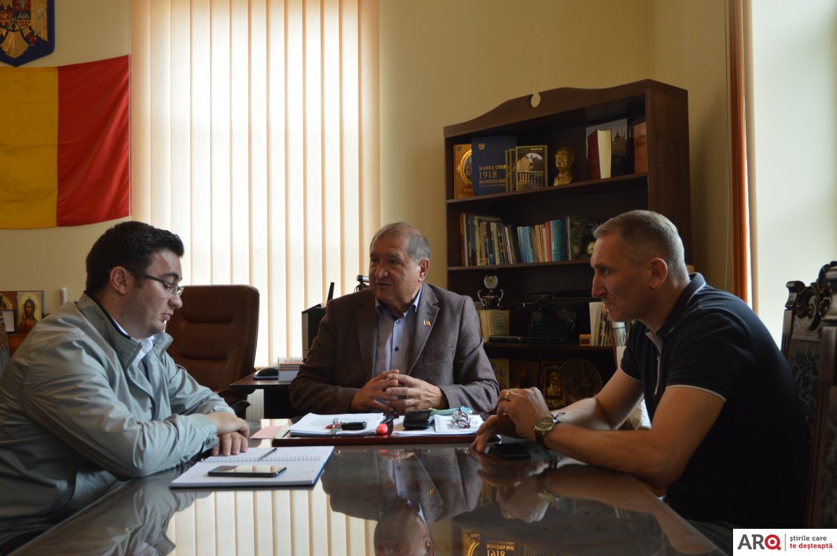 Deputatul liberal Glad Varga s-a întâlnit cu autorităţile locale de la Vladimirescu