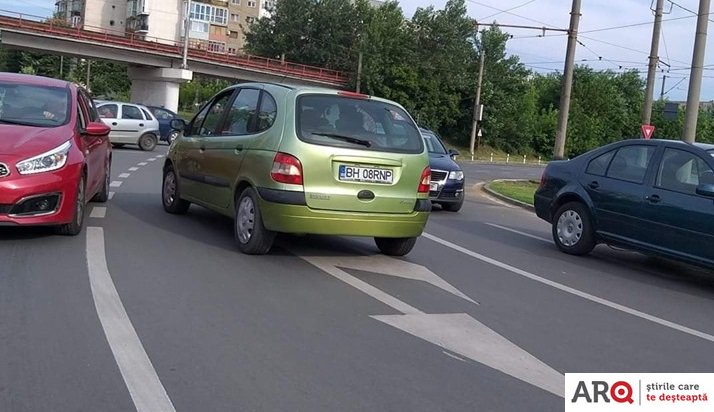 Intraţi în sensul giratoriu şi părăsiţi-l la…