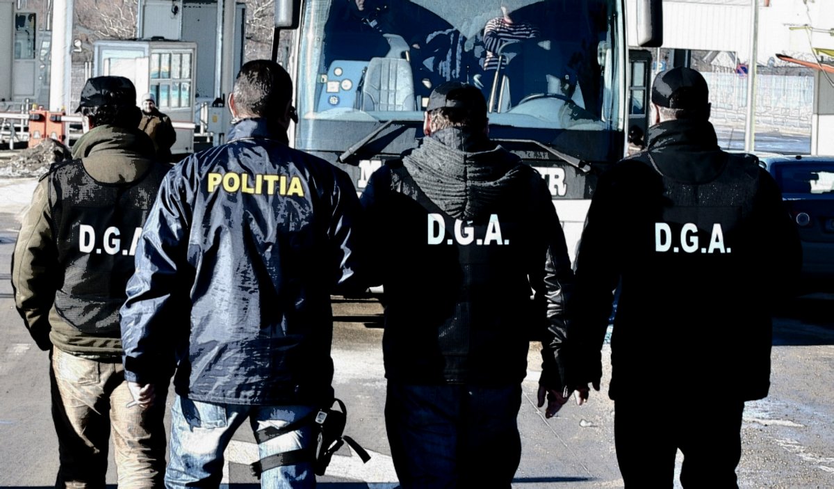 Mai mulţi poliţişti de frontieră reţinuţi de către ofiţerii DGA