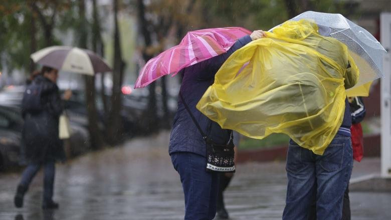 Meteorologii ANM au emis un cod portocaliu nou de ploi în aproape jumătate din țară
