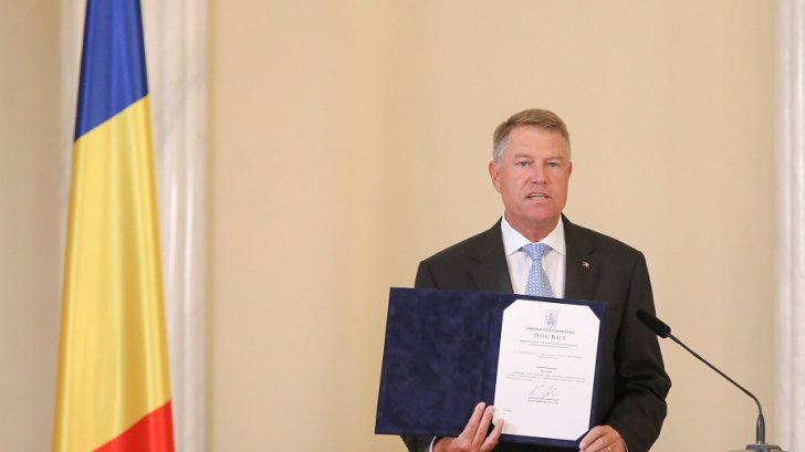 Ceremonie - fulger la Cotroceni. Mănescu, Moga și Fifor au depus jurământul. Iohannis, niciun cuvânt