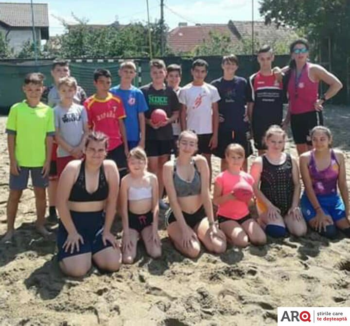 În Arad există o echipă de handbal pe nisip ( Beach Handball)