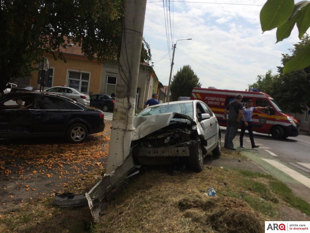 Accident între un Ford și un Audi, cu doi răniți pe strada Oituz