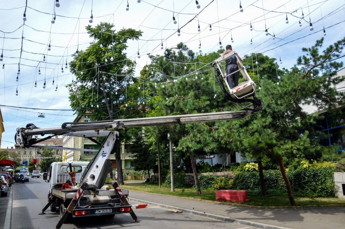 La ce oră va fi inaugurată în această seară bolta luminoasă de pe strada 1 Decembrie