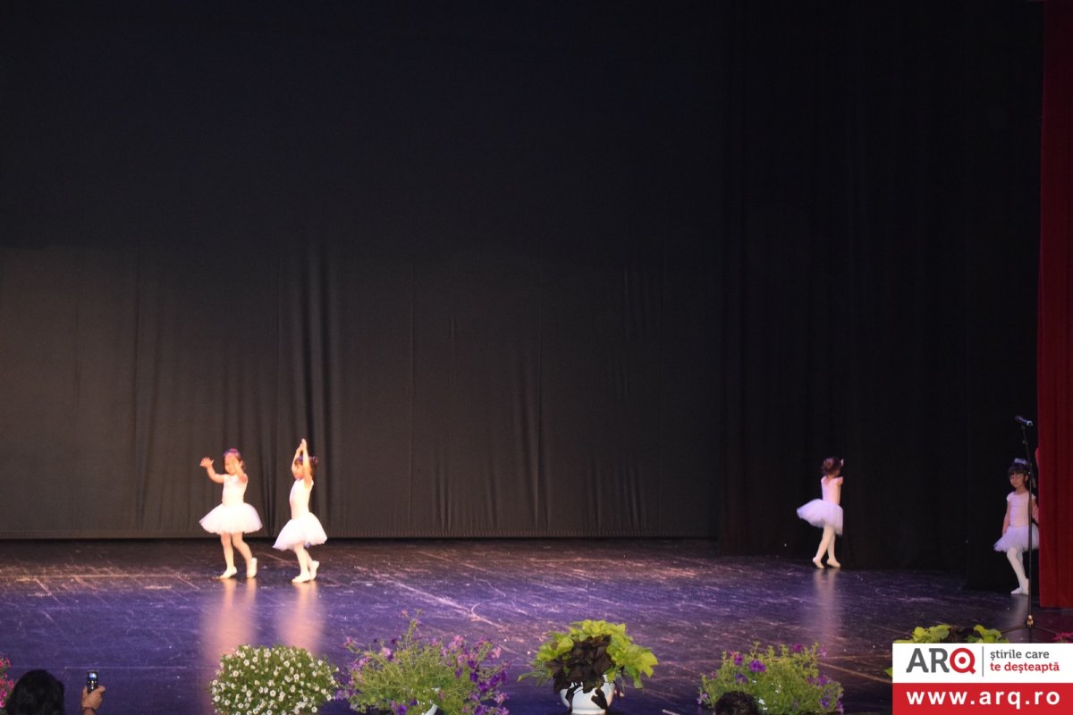 Spectacol de balet şi concert de muzică clasică la teatru