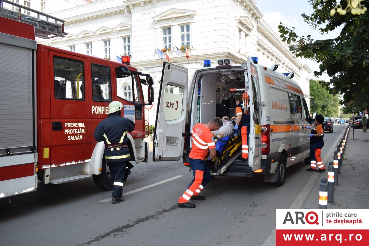 Accident cu Opel contra Nissan și o femeie rănită lângă Primărie