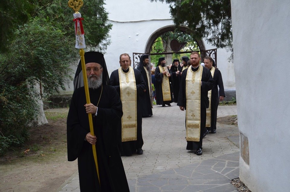 Slujba de Priveghere şi Procesiunea Drumul Crucii în ajunul praznicului Adormirii Maicii Domnului la Mănăstirea Hodoş-Bodrog