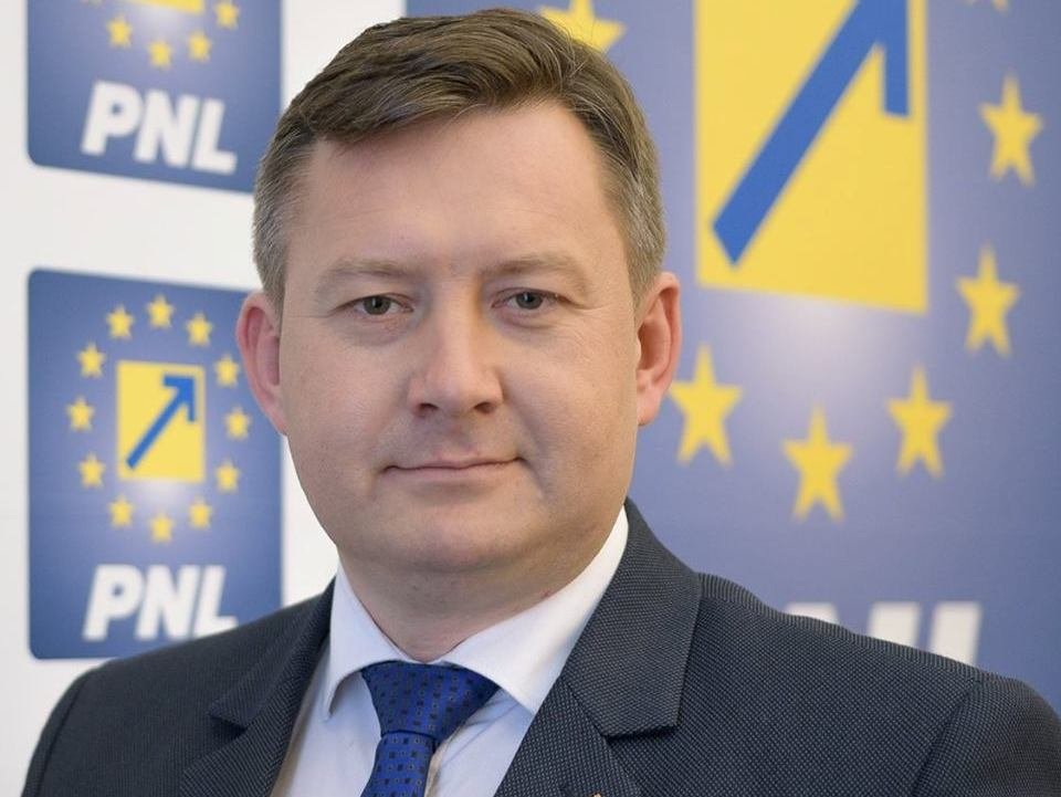 Cristian Sălășan (PNL): „Solicit public Primăriei Orașului Lipova ca banii proveniți din rectificarea bugetară să fie folosiți pentru colectarea și transportul deșeurilor menajere”