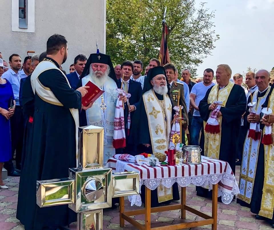 Mitropolitul Banatului și Arhiepiscopul Aradului au oficiat o liturghie arhierească și au binecuvântat lucrările din Parohia Vinga