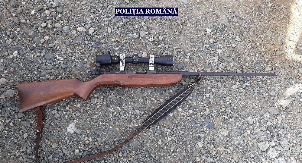 PERCHEZIȚII LA DEȚINĂTORI ILEGALI DE ARME