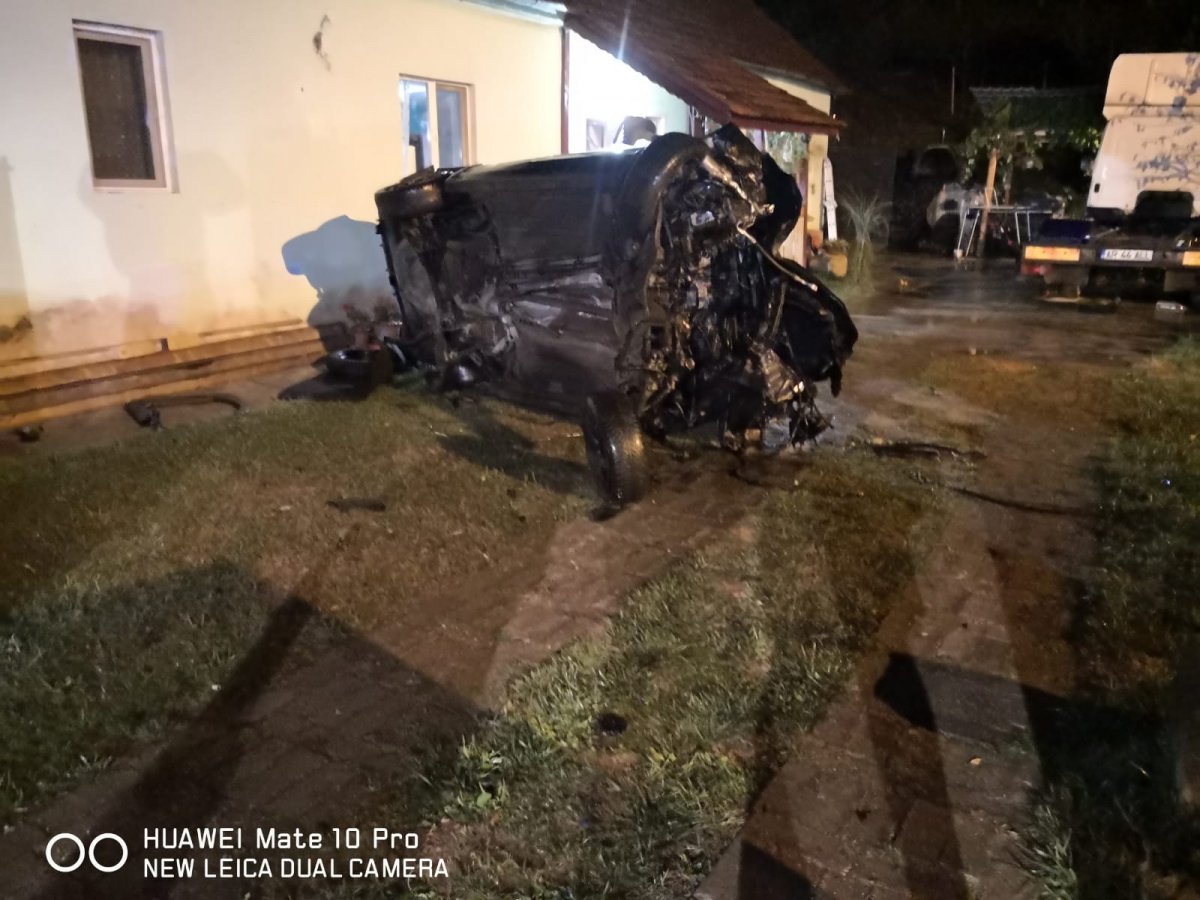 Un mort și doi copii răniți în accident la Odvoș