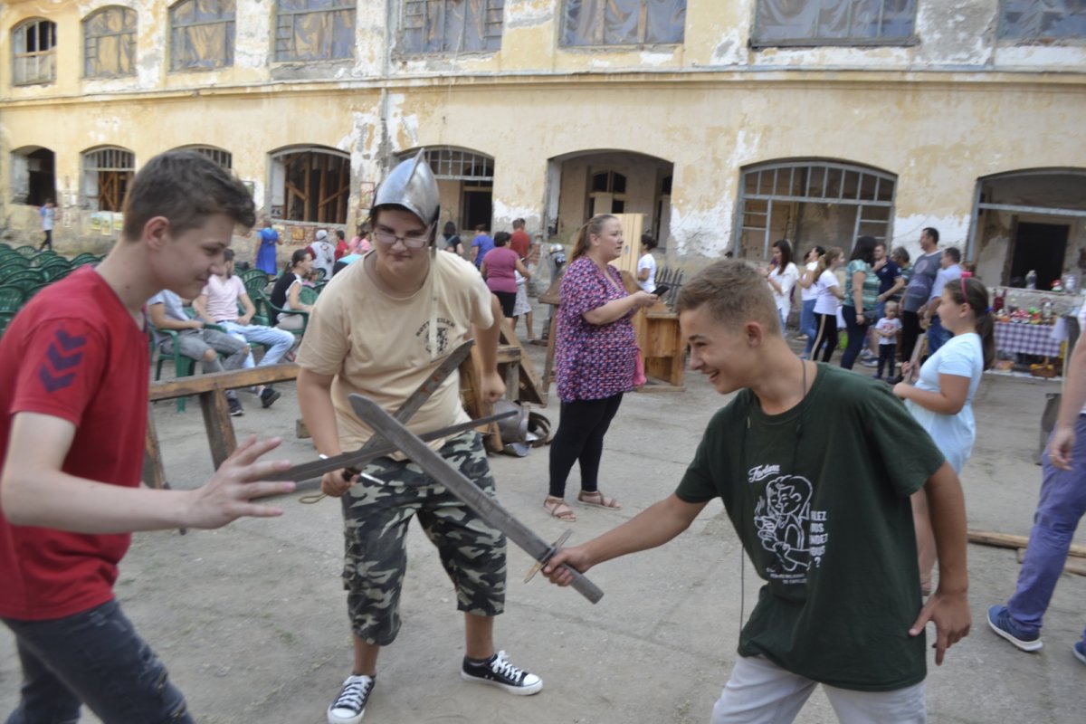 Festivalul surechiului , plimezului și meșterilor populari la Ineu (foto-reportaj)