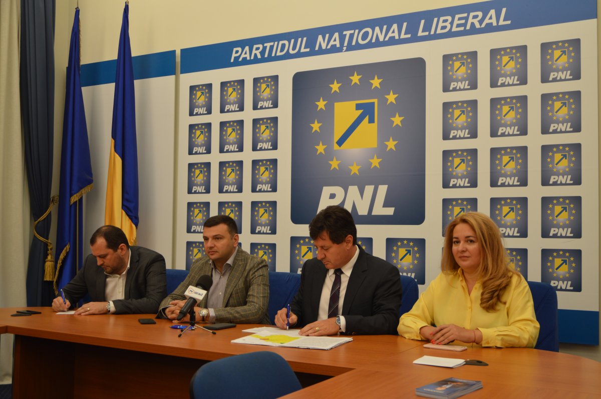 PNL Arad - la cota 60.000 și tinde înspre 70.000... de semnături pentru susținerea președintelui Iohannis  