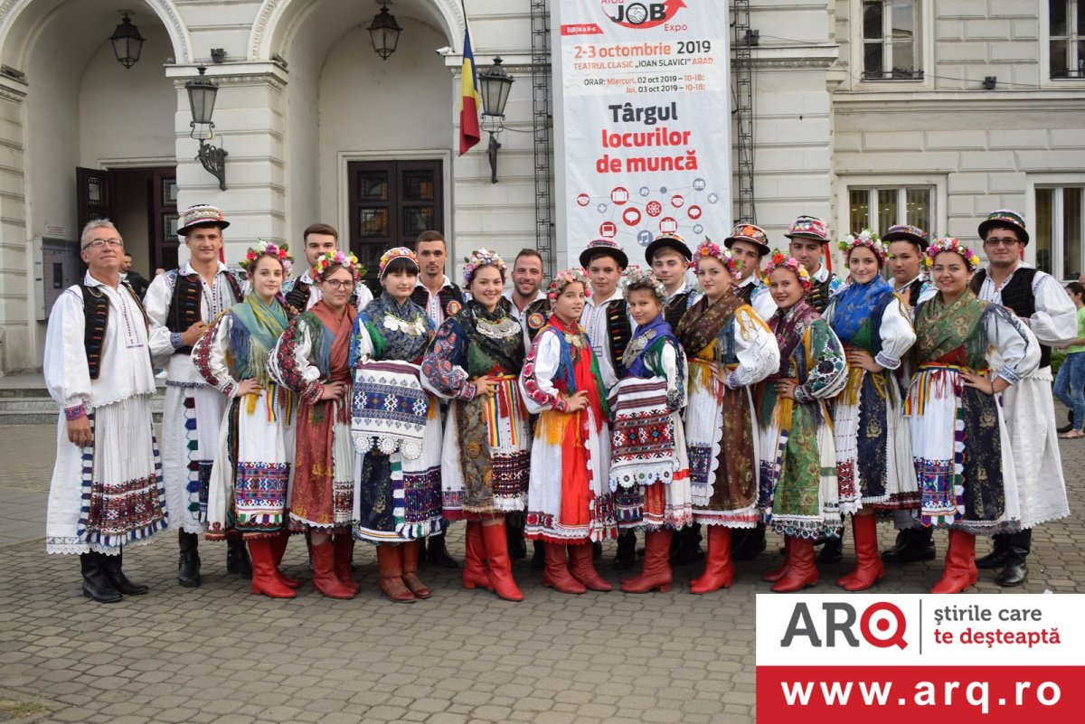 Ansamblul „Păstrătorii Tradițiilor” Șicula a câștigat Trofeul  „La Izvoare”