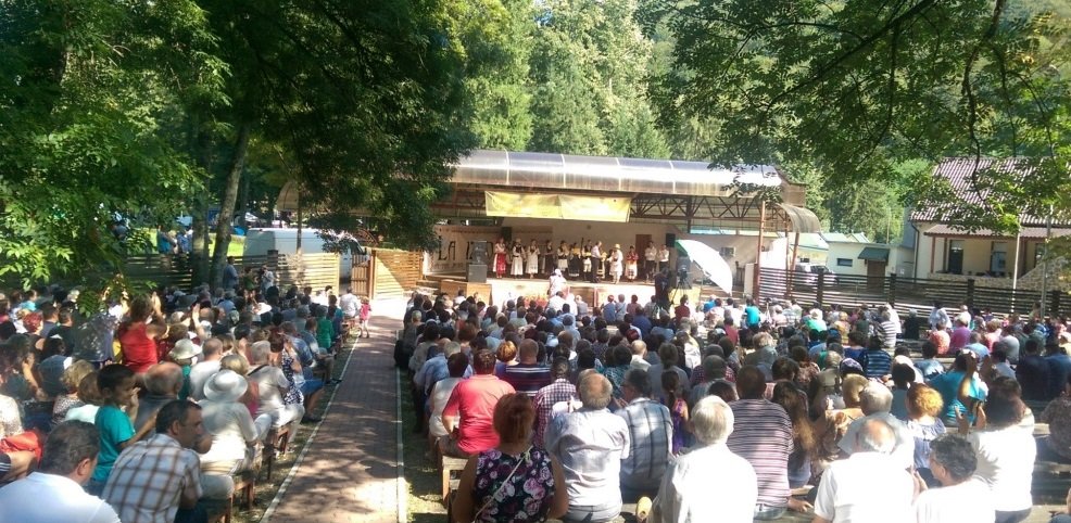 Teatrul de vară de la Moneasa motiv de discordie în Consiliul Judeţean