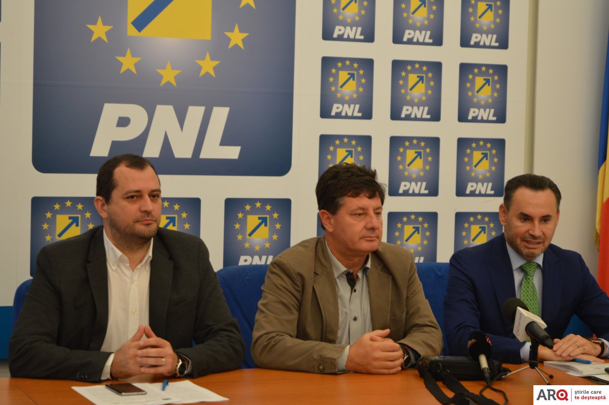 Liderii liberalilor arădeni despre moţiunea de cenzură