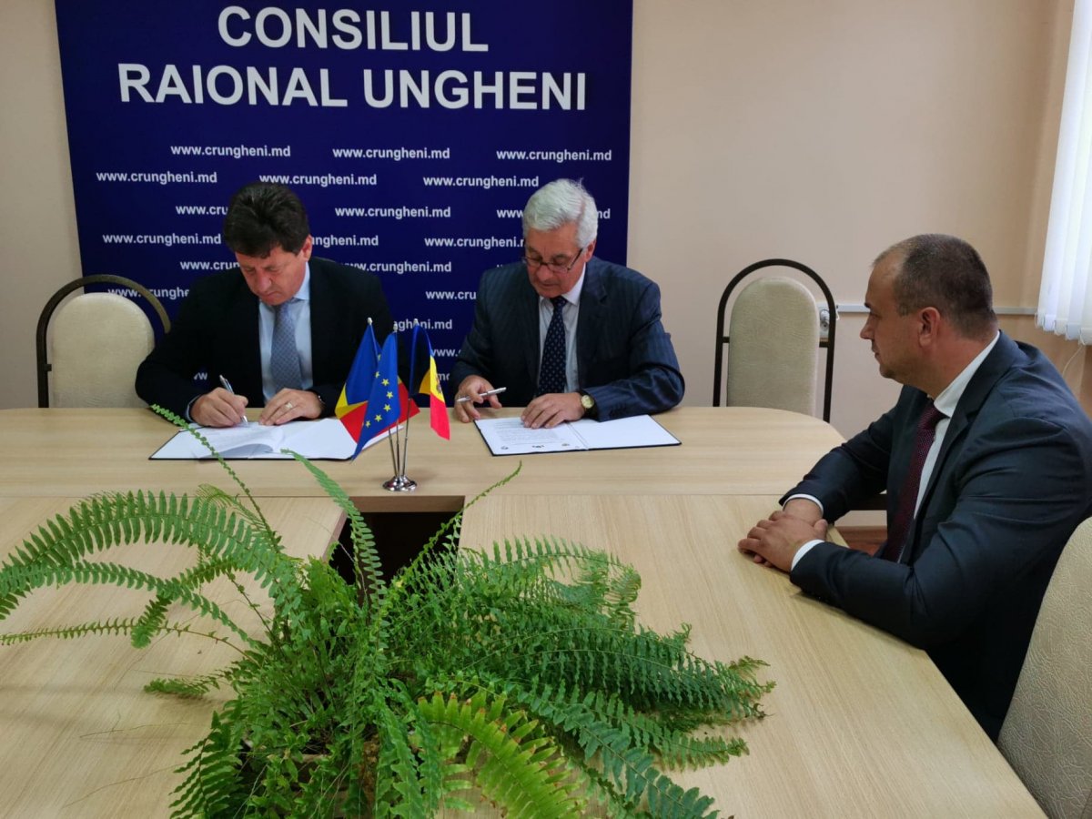 Conducerea CJA a prelungit acordul dintre Arad și Raionul Ungheni